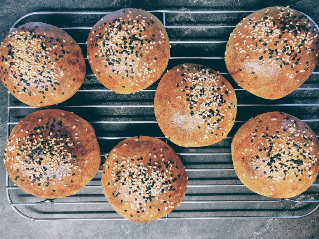 mlečne bombetke za burgerje z drožmi